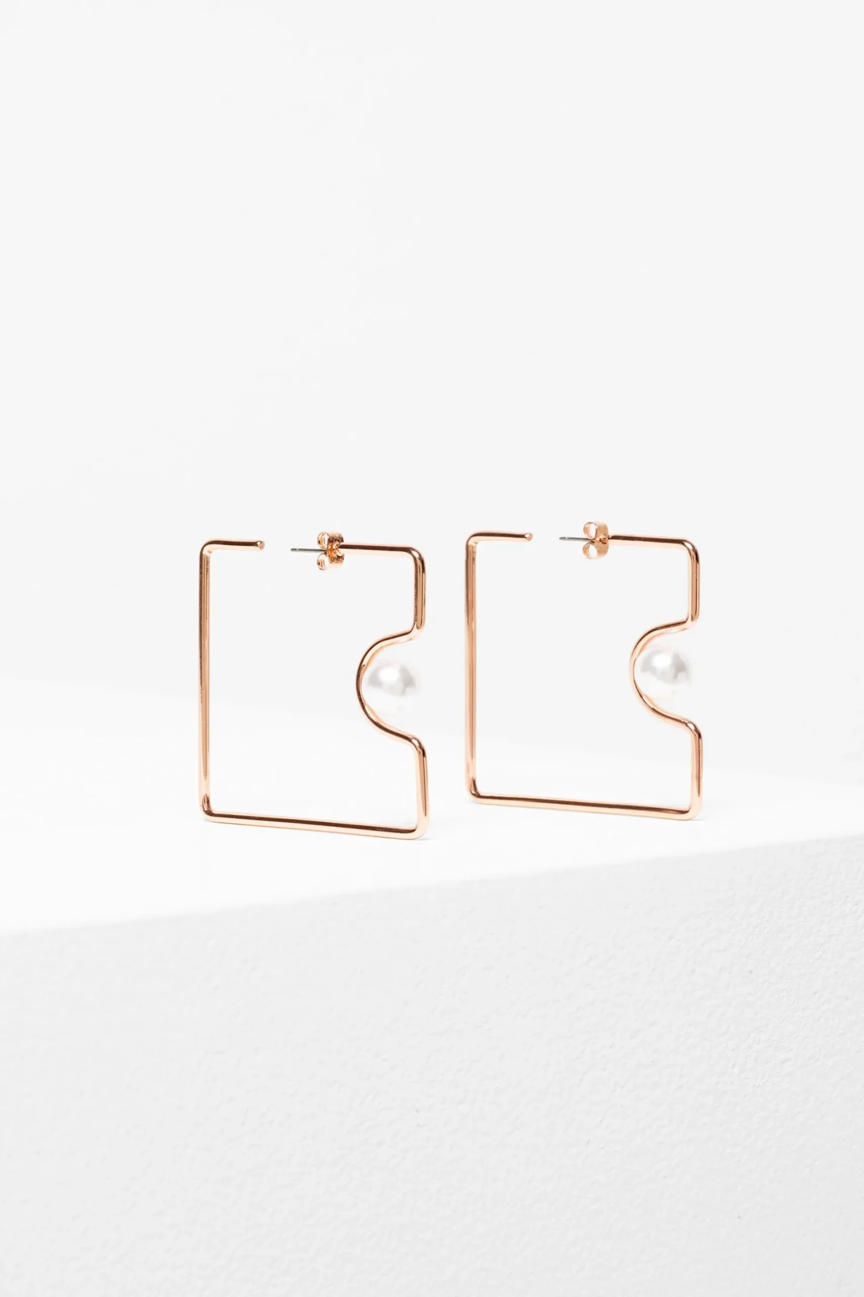 Osta Earring