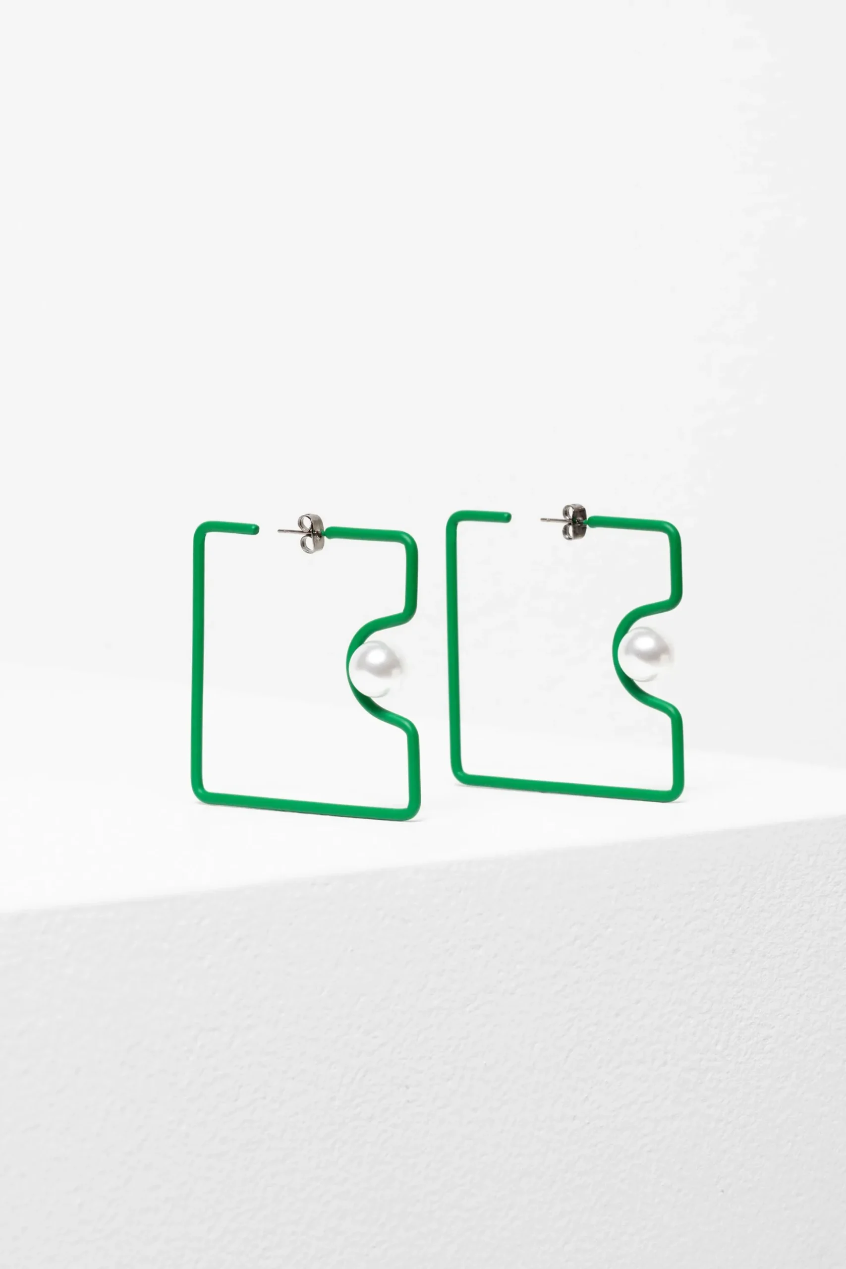 Osta Earring