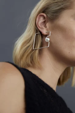 Osta Earring