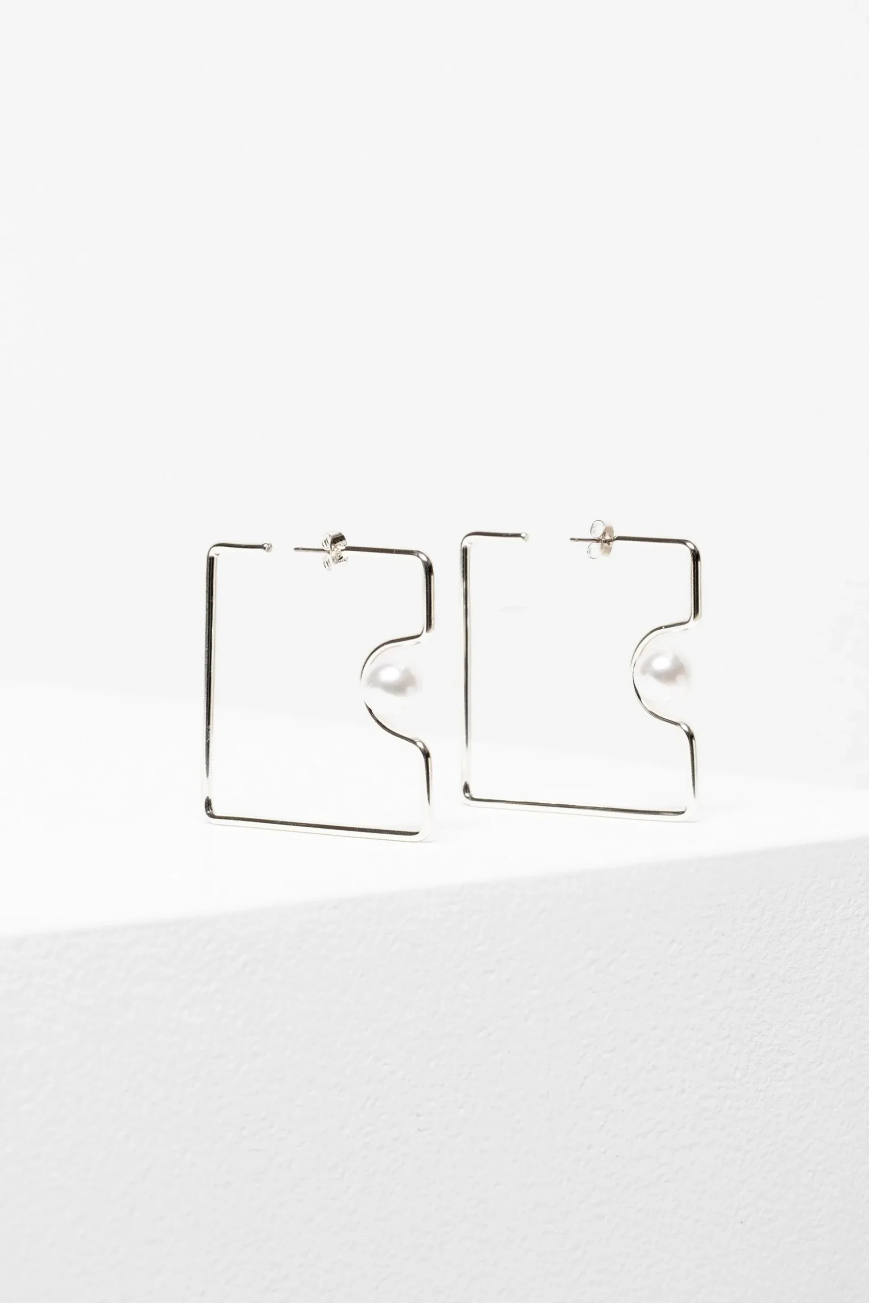 Osta Earring