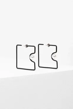 Osta Earring