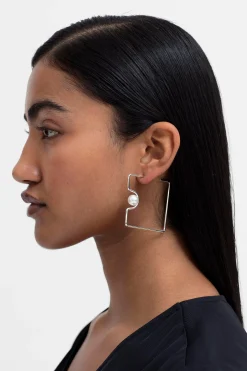 Osta Earring