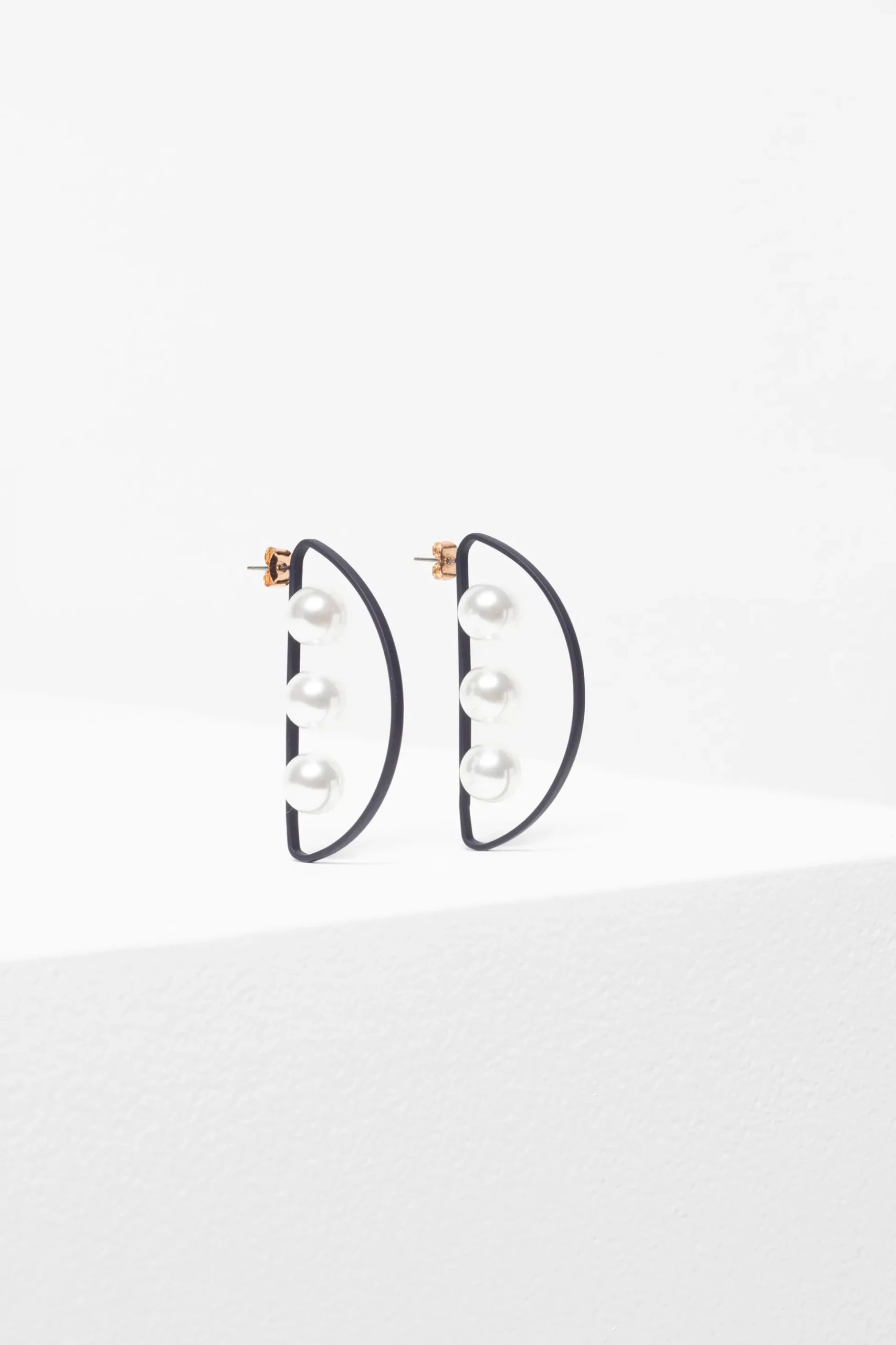 Vekk Drop Earring